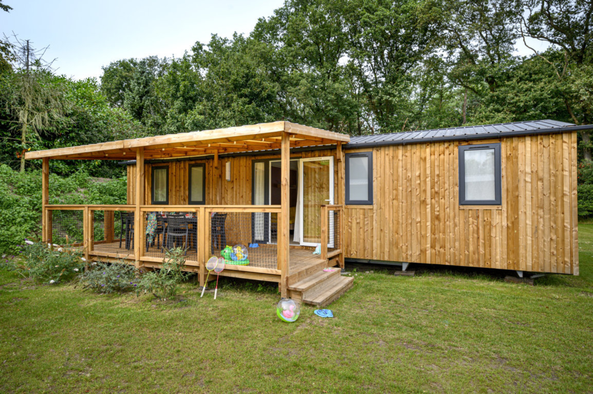 Super Family Top TV - Buitenkant